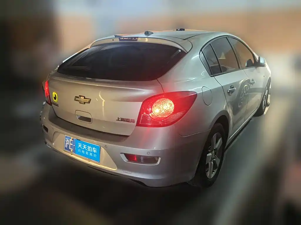 Photo 2 - Chevrolet Cruze