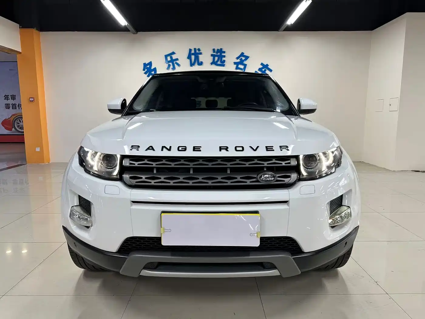 Land Rover Range Rover Evoque 2015 2.0T 5-Door Intelligent Edition фото 2
