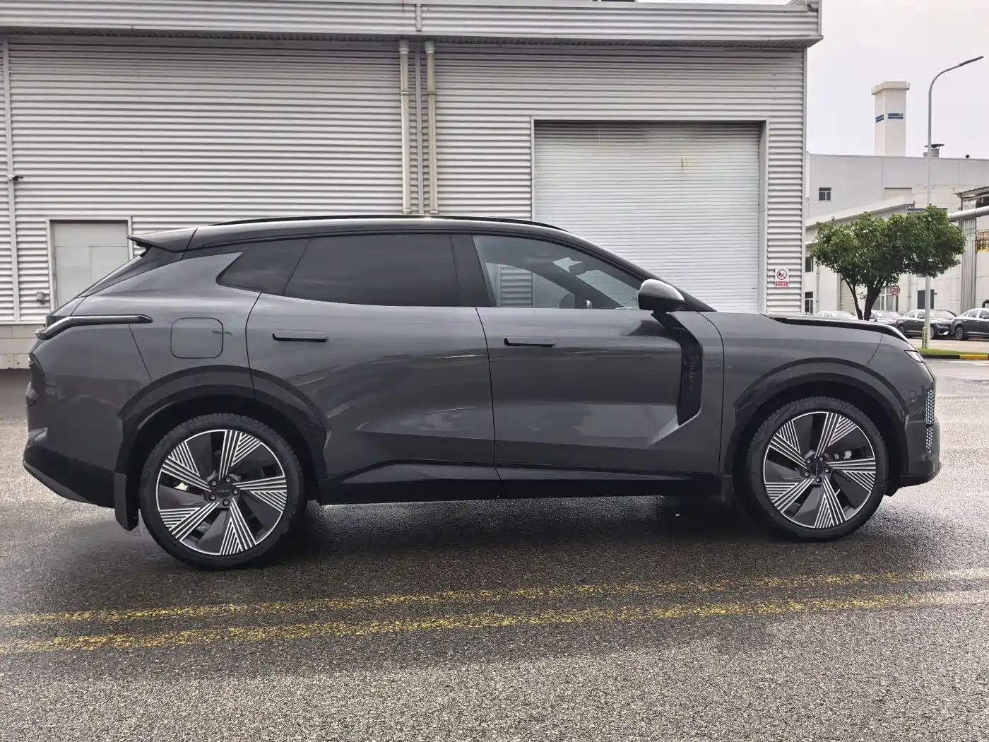 Lynk & Co 08 EM-P 2023 220km 4WD Performance Halo фото 7