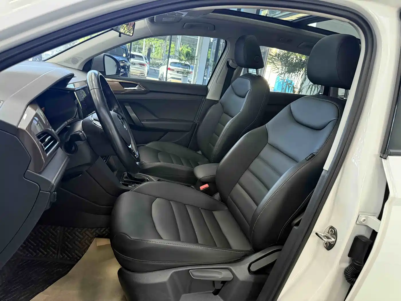 Volkswagen Tharu 2022 280TSI 2WD Comfort фото 17