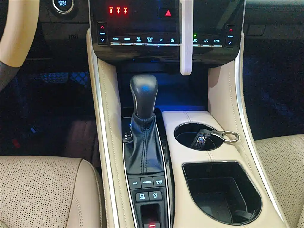 Toyota Avalon 2022 2.5L Luxury Edition фото 10