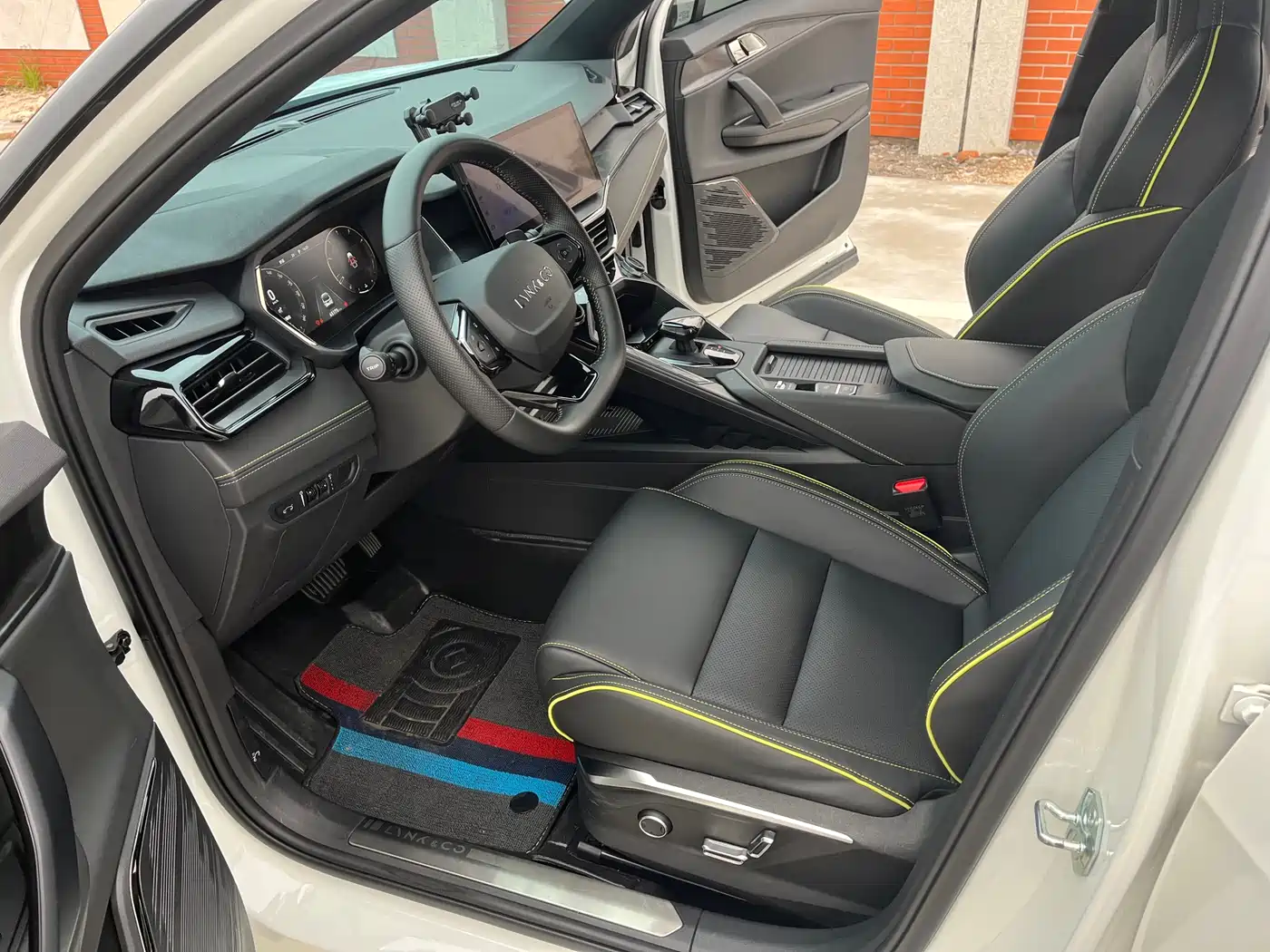 Lynk & Co 06 2023 Remix 1.5T Power Halo фото 7