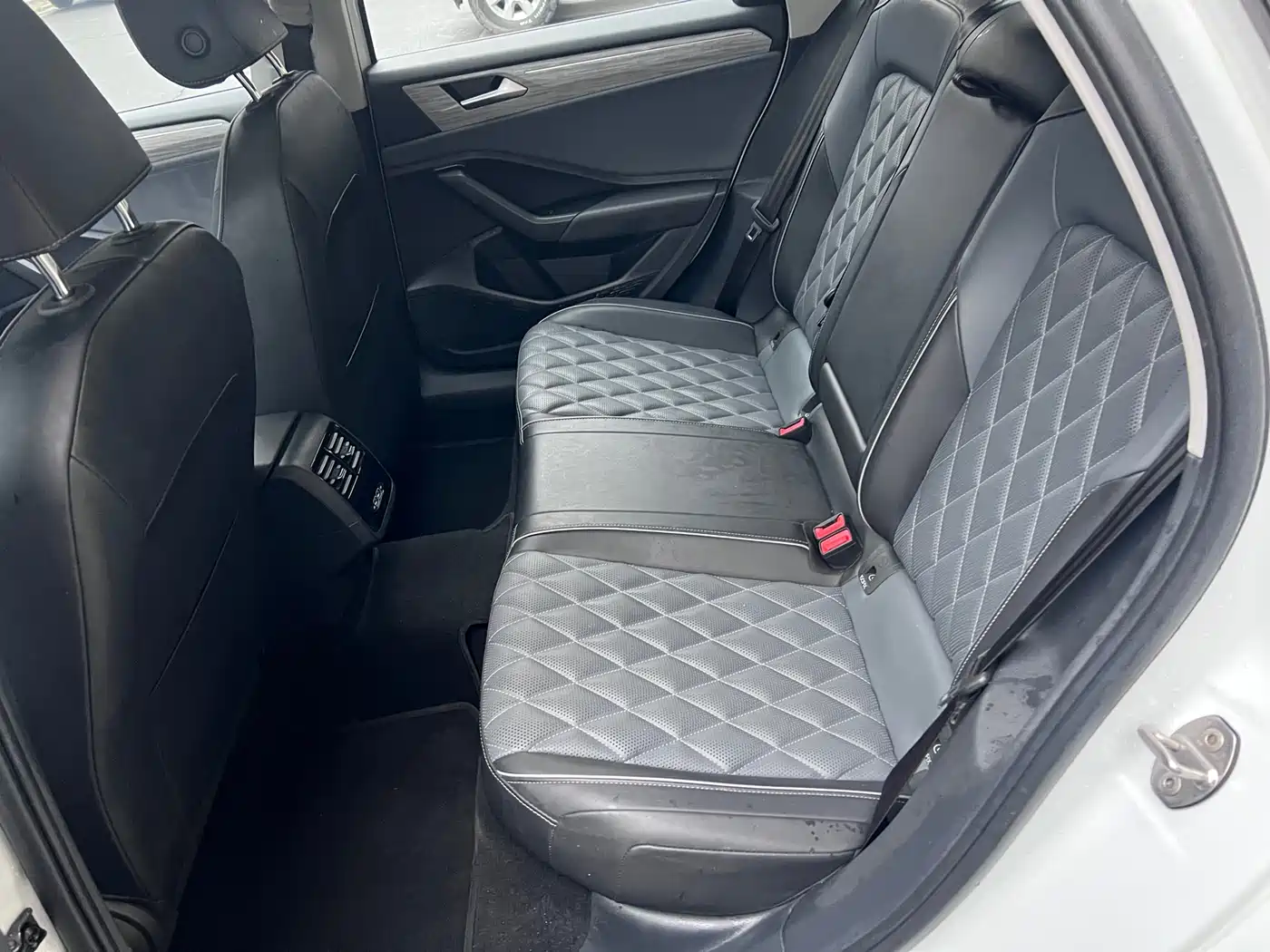 Volkswagen Sagitar 2023 300TSI DSG Surpassing Edition фото 8