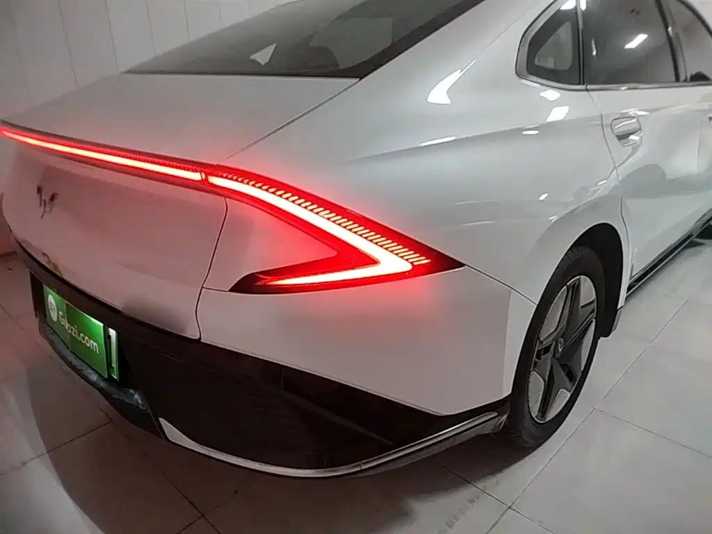 Фото 8 - Wuling Motors Wuling E5