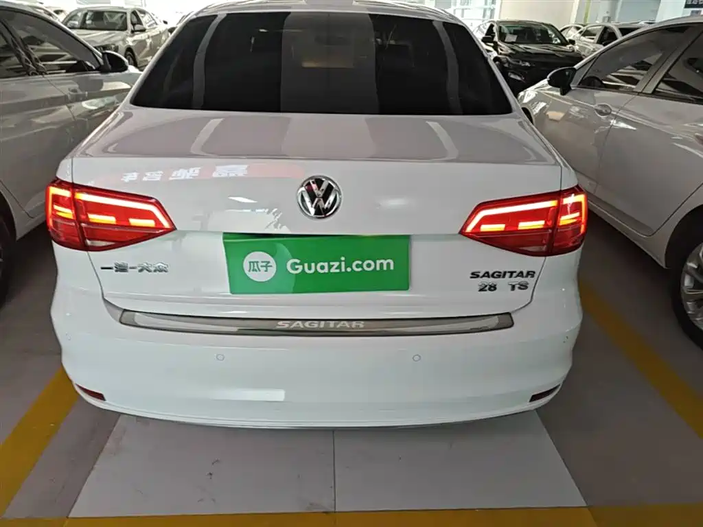 Volkswagen Sagitar 2018 1.6L Automatic Comfort фото 6