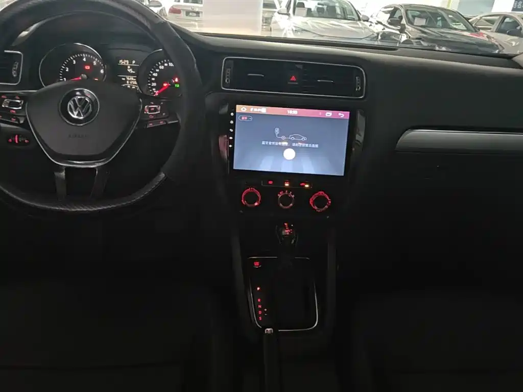 Volkswagen Sagitar 2018 1.6L Automatic Comfort фото 10