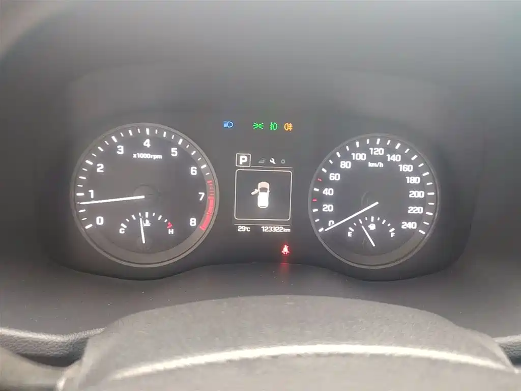 Hyundai Tucson 2015 1.6T Dual Clutch 2WD Smart фото 12
