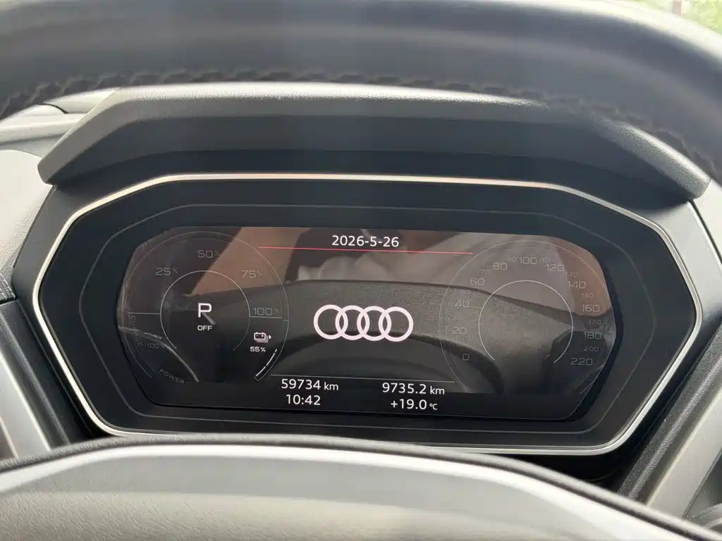 Photo 8 - Audi Q4 e-tron