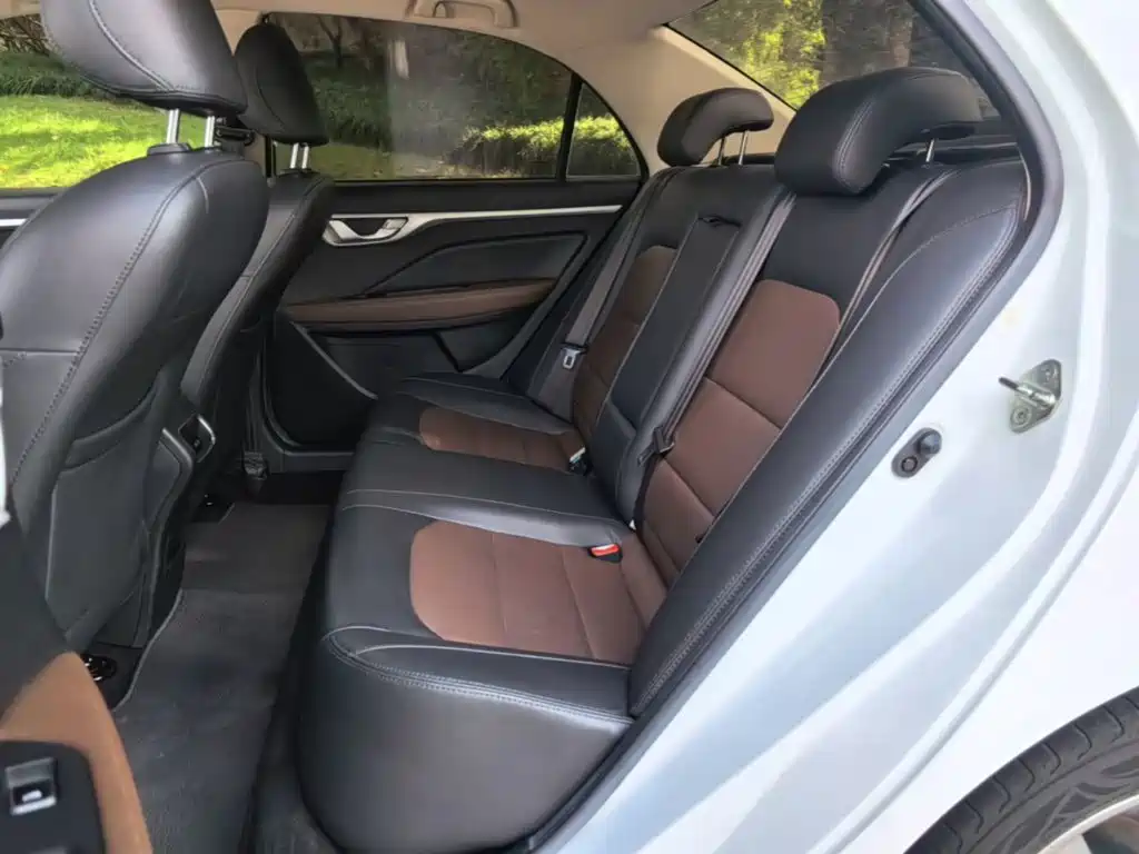 Фото 17 - Geely Vision