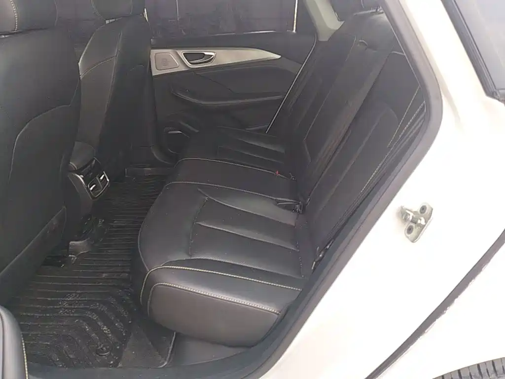 Photo 17 - Roewe i6 MAX EV