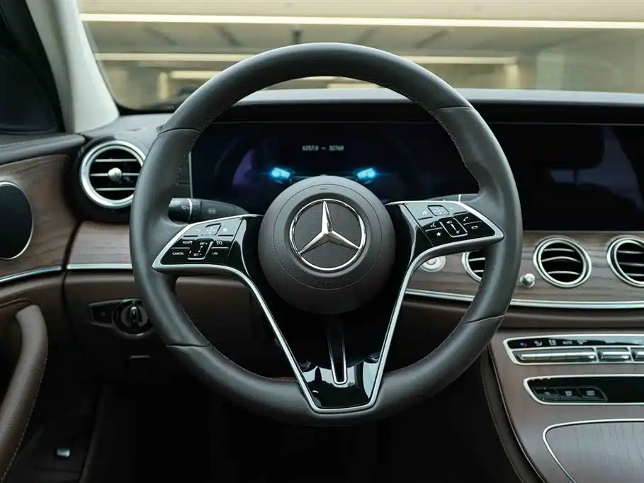 Mercedes-Benz E-Class 2023 E 300 L Fashion фото 17