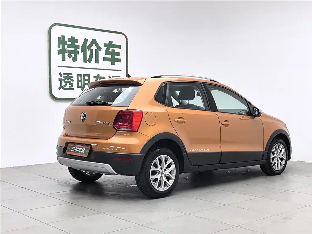 Volkswagen Polo 2014 1.6L Cross Polo Automatic фото 2