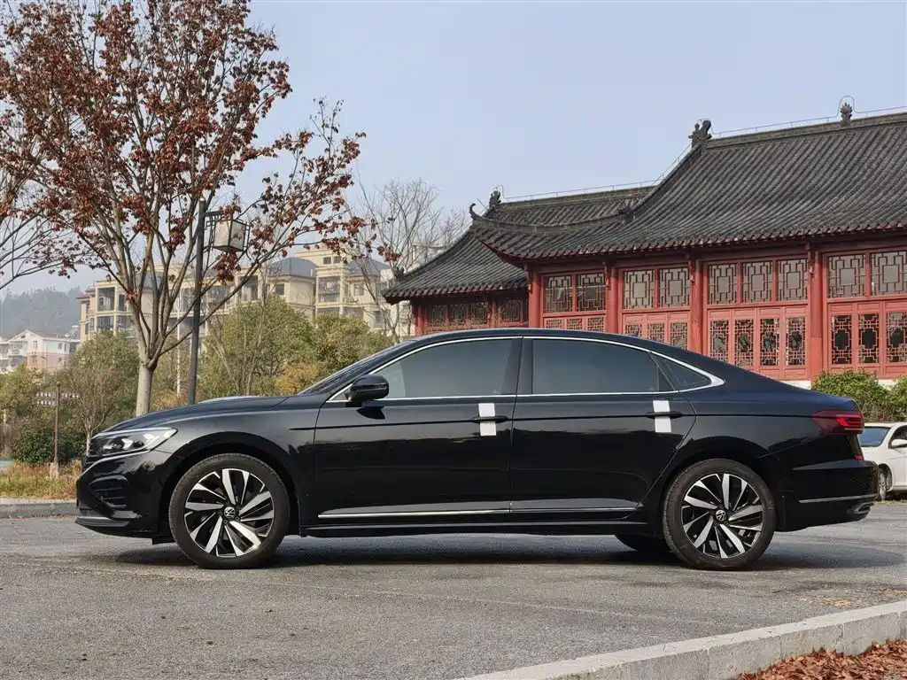 Volkswagen Passat 2022 330TSI Elite Edition фото 12
