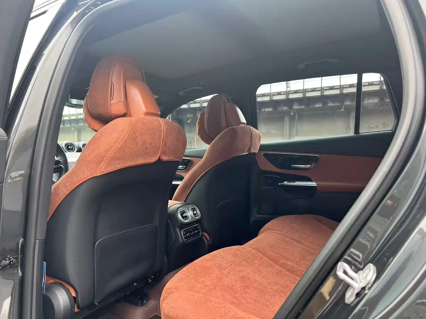 Mercedes-Benz GLC 2024 GLC 260 L 4MATIC Luxury 5-seater фото 5