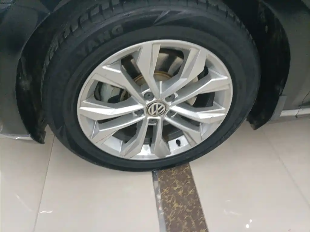 Volkswagen Magotan 2018 Facelift 330TSI DSG Luxury фото 23