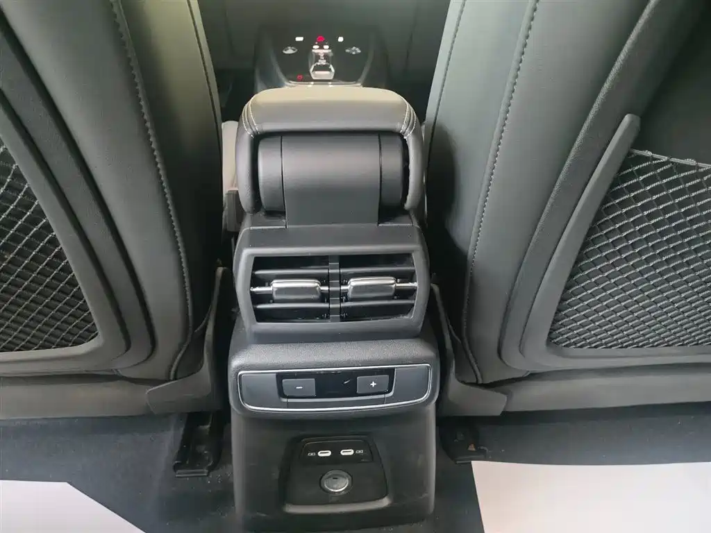 Audi Q4 e-tron 2024 40 e-tron Creation Edition фото 12