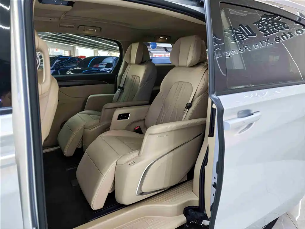 Buick GL8 New Energy 2025 Land Honor Premium Edition 7-Seater фото 13