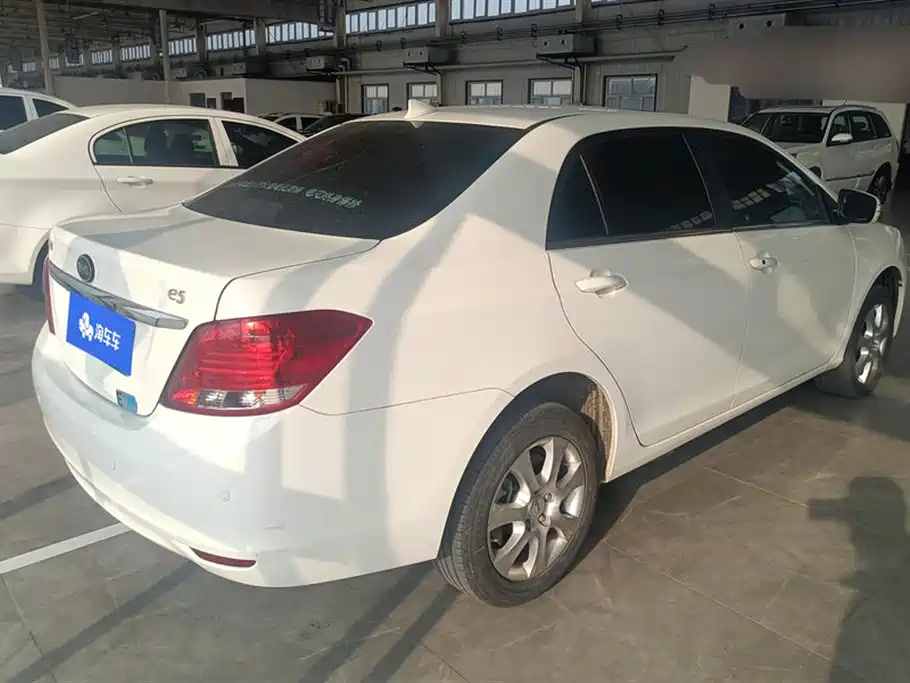 BYD E5
