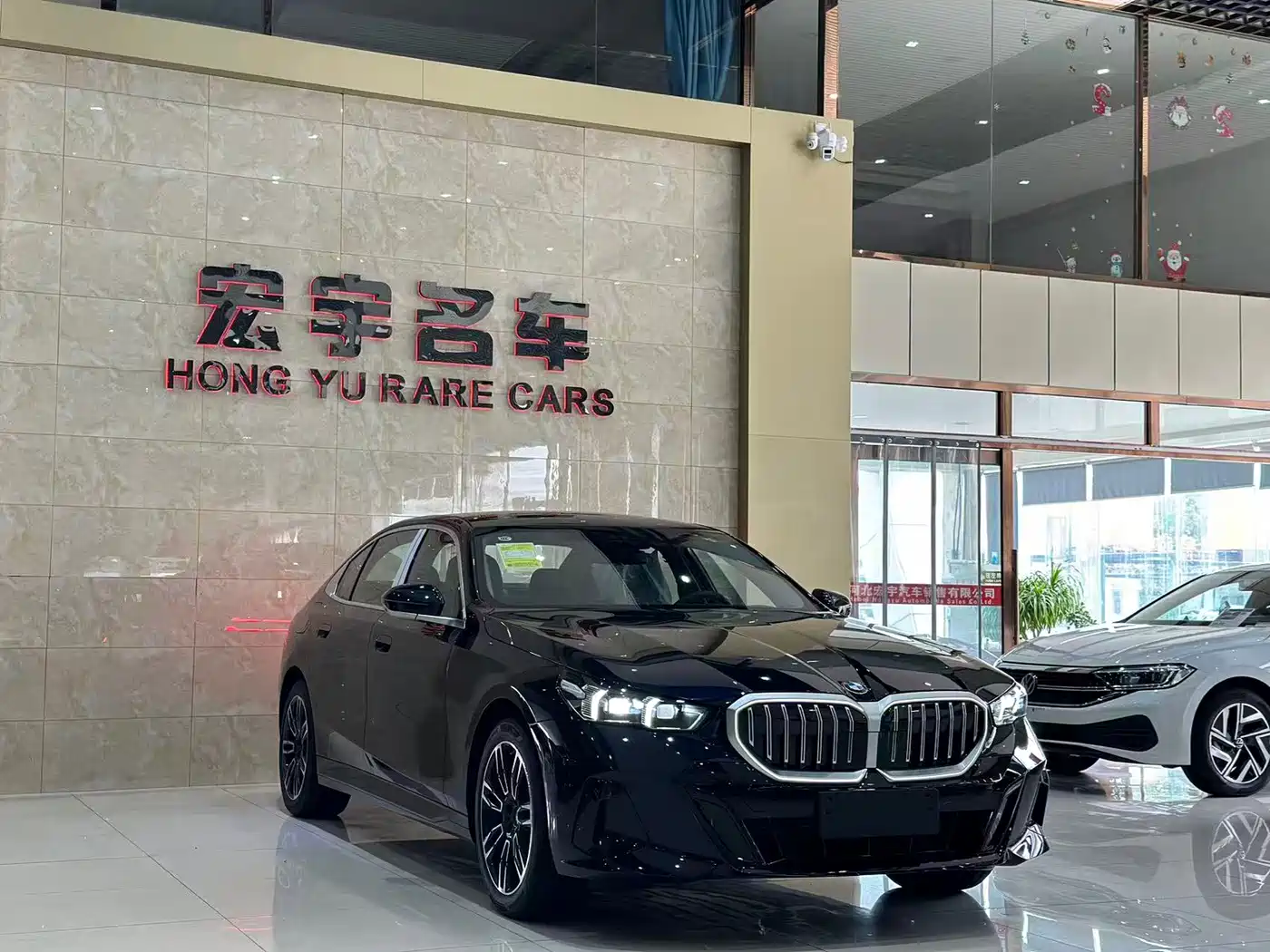 BMW 5 Series 2026 530Li Leading M Sport Package фото 3