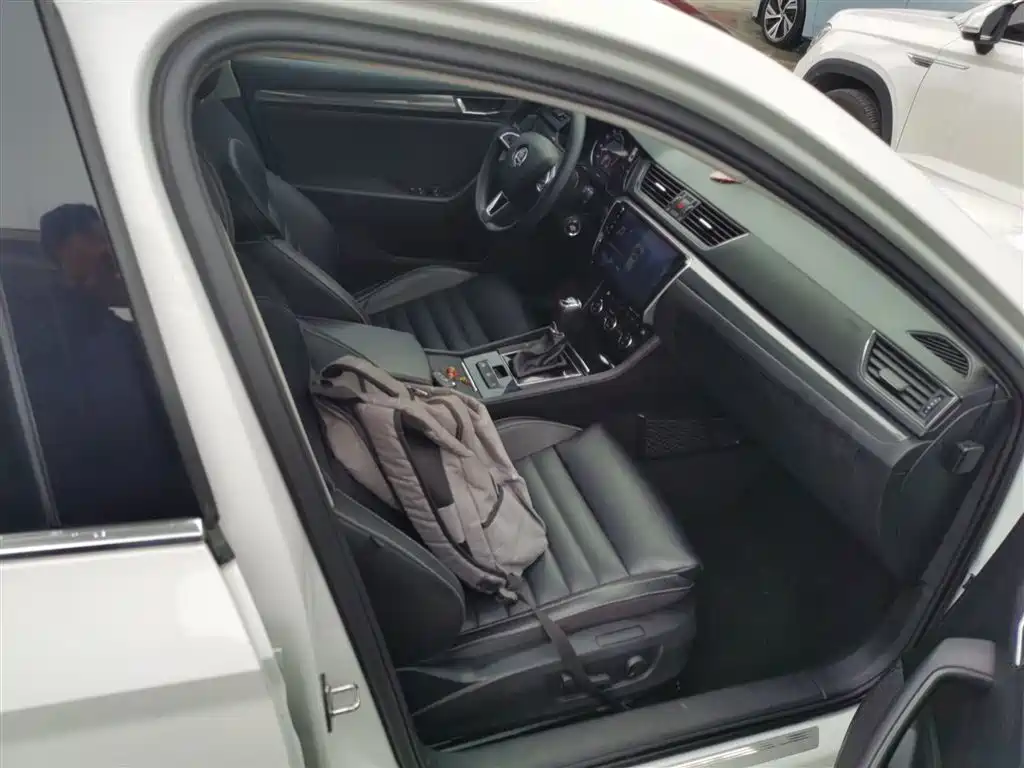 Škoda Superb 2016 TSI330 DSG Smart Edition фото 25
