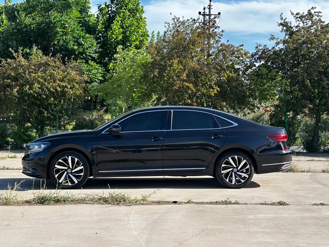 Volkswagen Passat 2022 330TSI Elite Edition фото 4