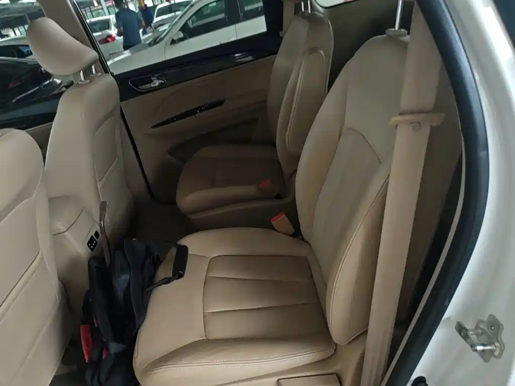 Photo 17 - Baojun 730