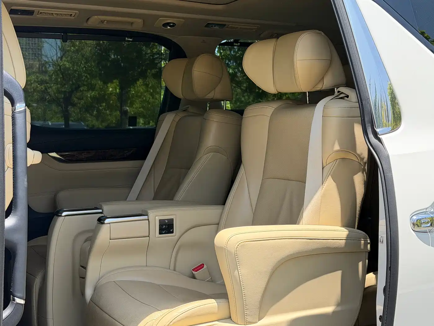 Toyota Alphard 2021 Hybrid 2.5L Premium фото 9