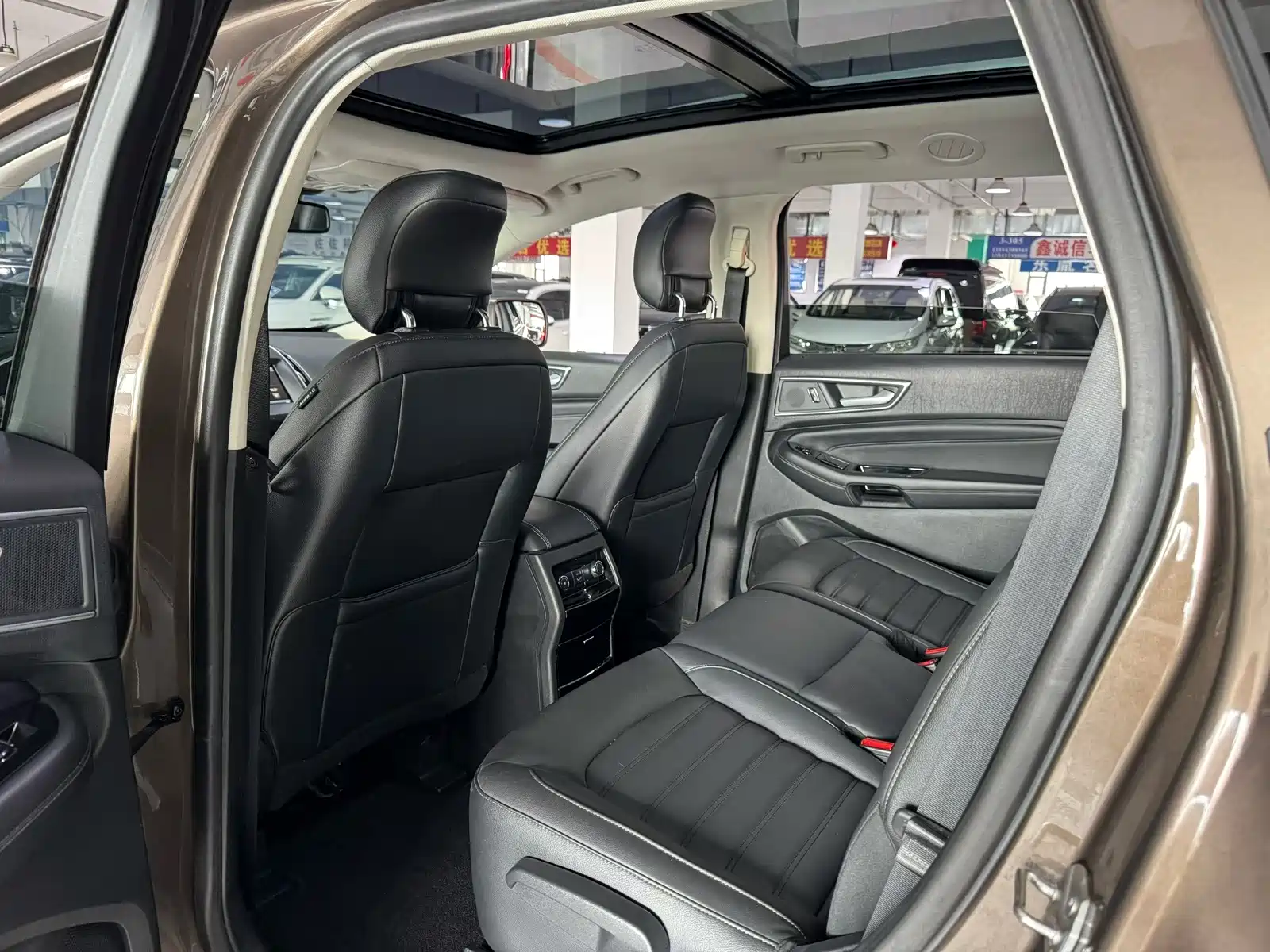 Фото 8 - Ford Edge