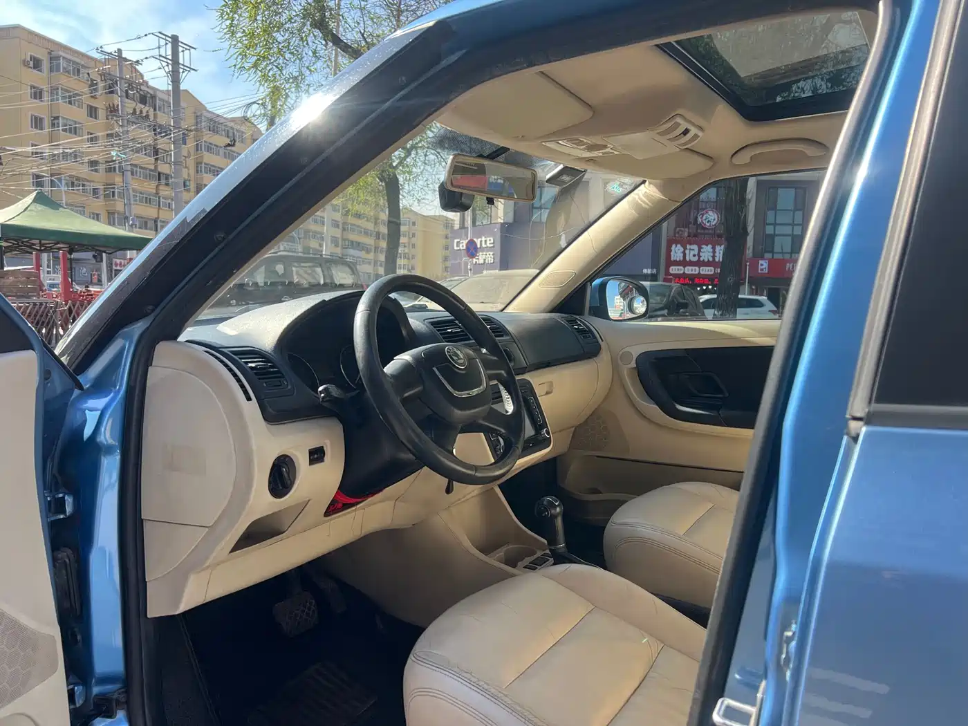 Škoda Fabia 2012 1.6L Auto Crystal Edition фото 10