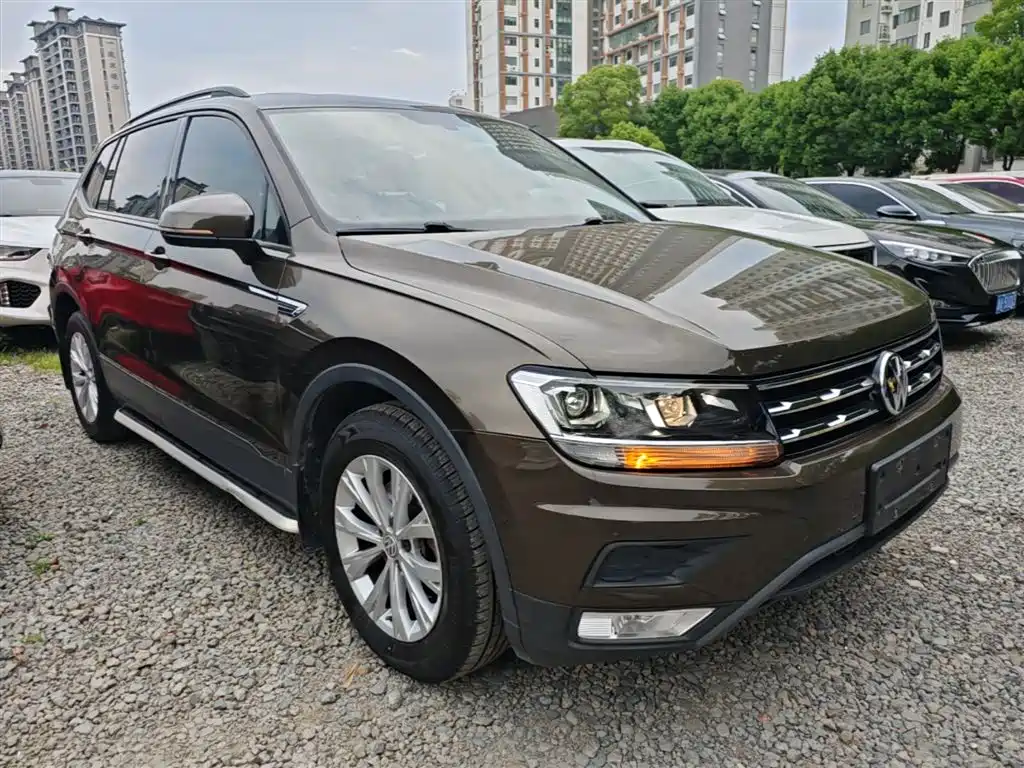 Volkswagen Tiguan L 2018 Facelift 330TSI Automatic 2WD Trend Edition фото 4