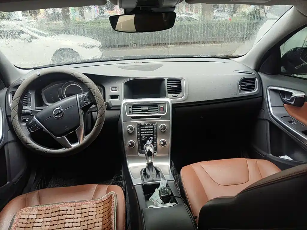 Фото 12 - Volvo S60