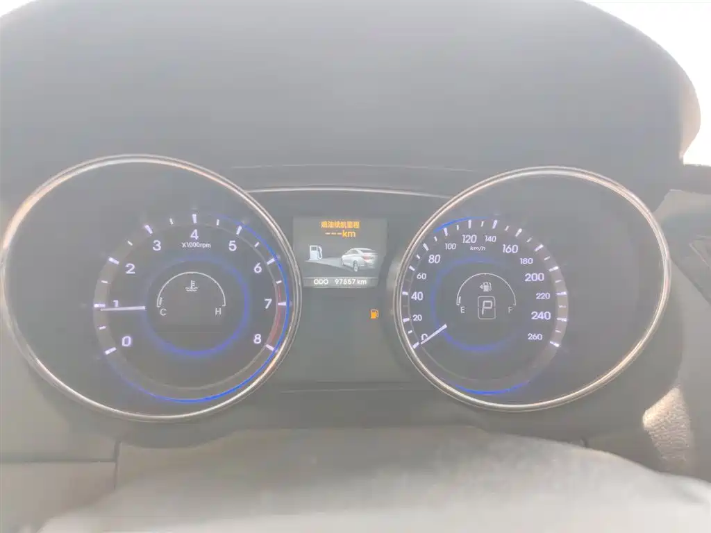 Hyundai Sonata 2015 Classic 2.0L Automatic Luxury Edition фото 12