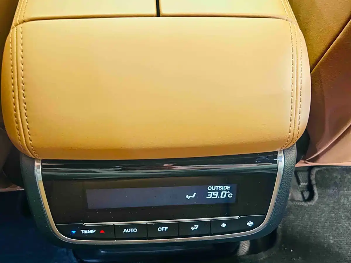 GAC Trumpchi Trumpchi GS8 2025 2024 Navigator Series 2.0TGDI 2WD Luxury Smart Connect Edition