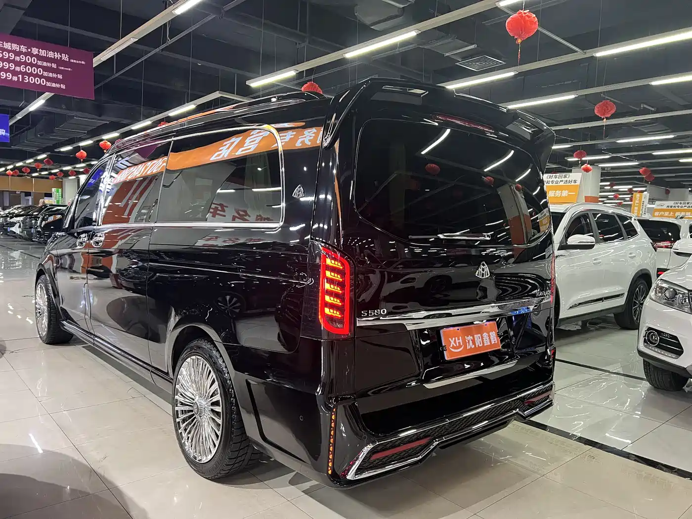 Mercedes-Benz V-Class 2017 Model V 260 L Premium Extended Edition фото 25