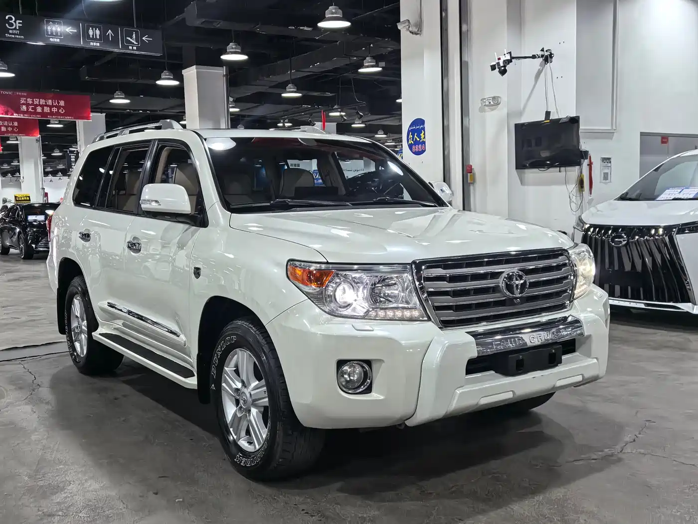 Toyota Land Cruiser (Import) 2015 4.6L V8 Middle East Limited Edition фото 3