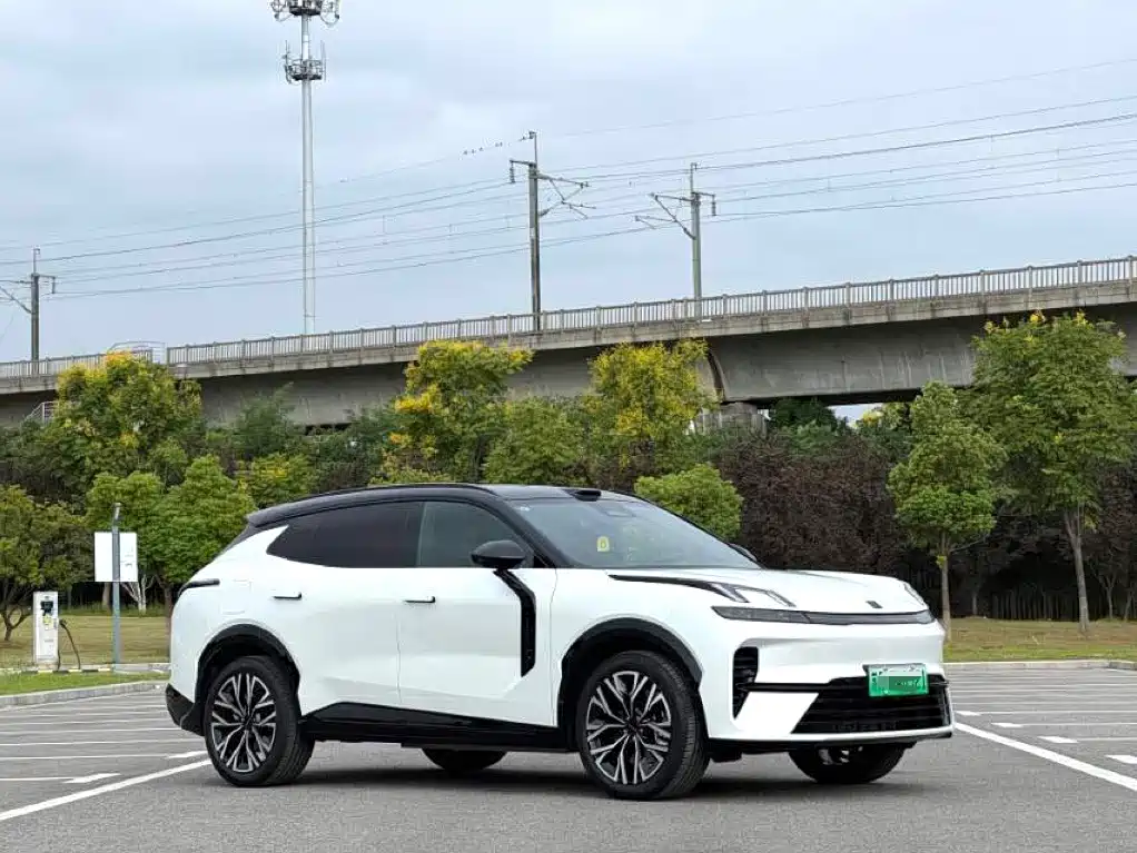 Lynk & Co 08, миниатюра 3
