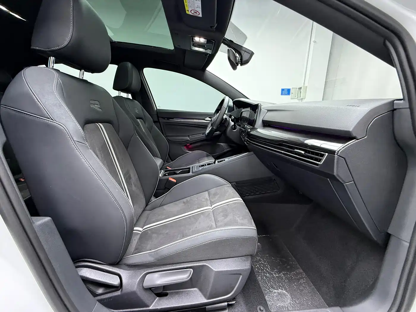 Volkswagen Golf 2023 280TSI DSG R-Line Lite фото 11