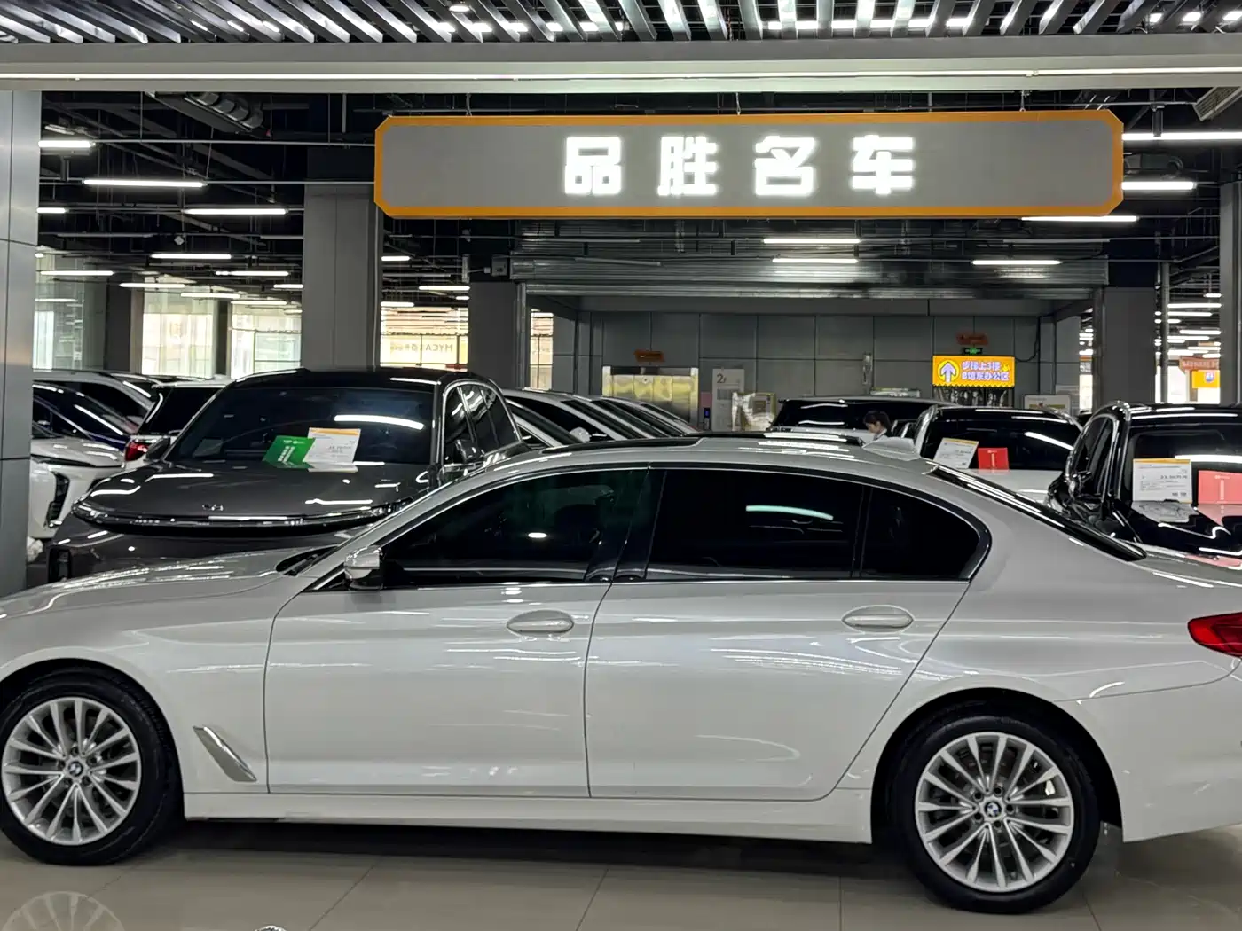BMW 5 Series 2020 525Li Luxury Package фото 3