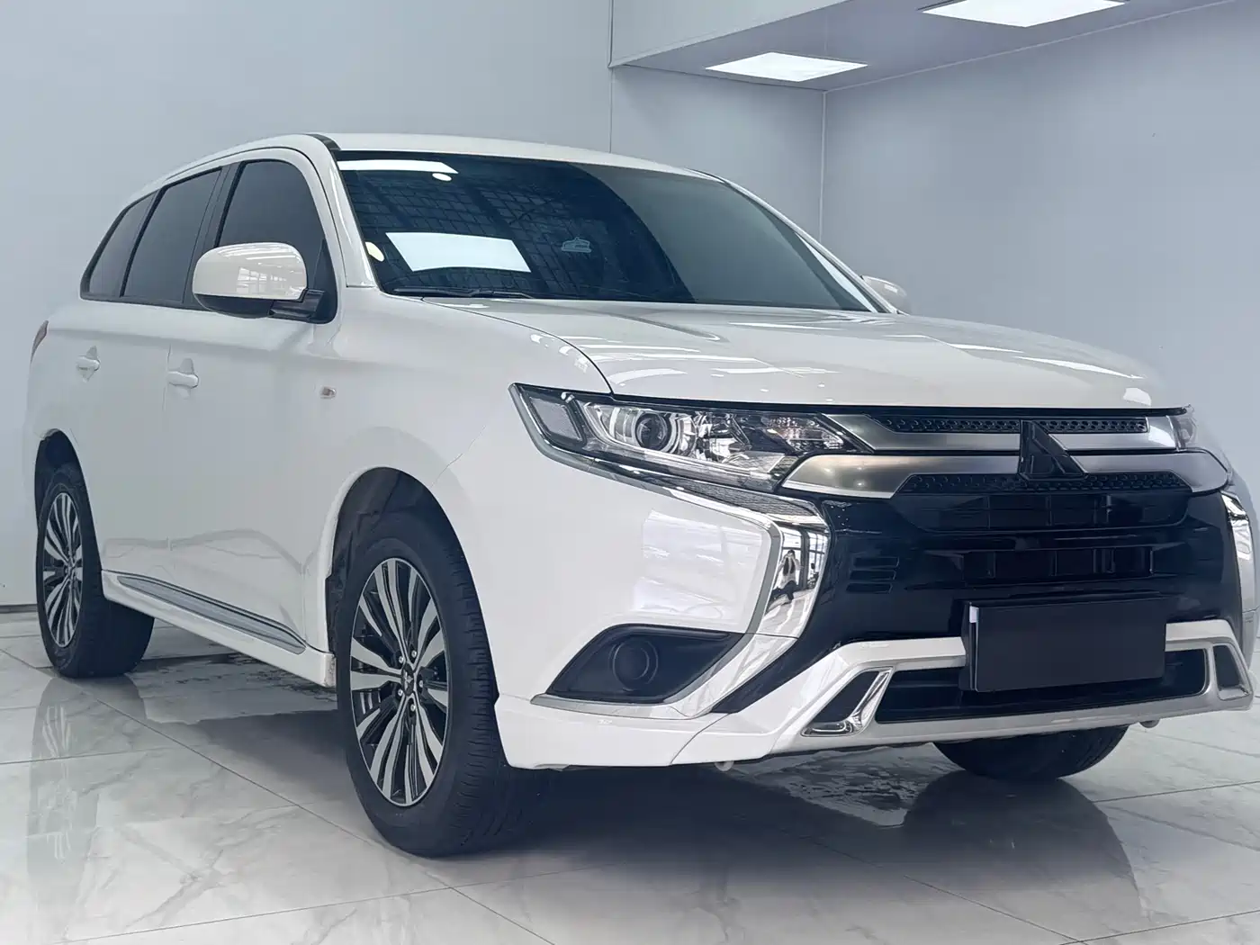 Mitsubishi Outlander 2021 2.0L 2WD Smooth Ride Version 5-Seater фото 3