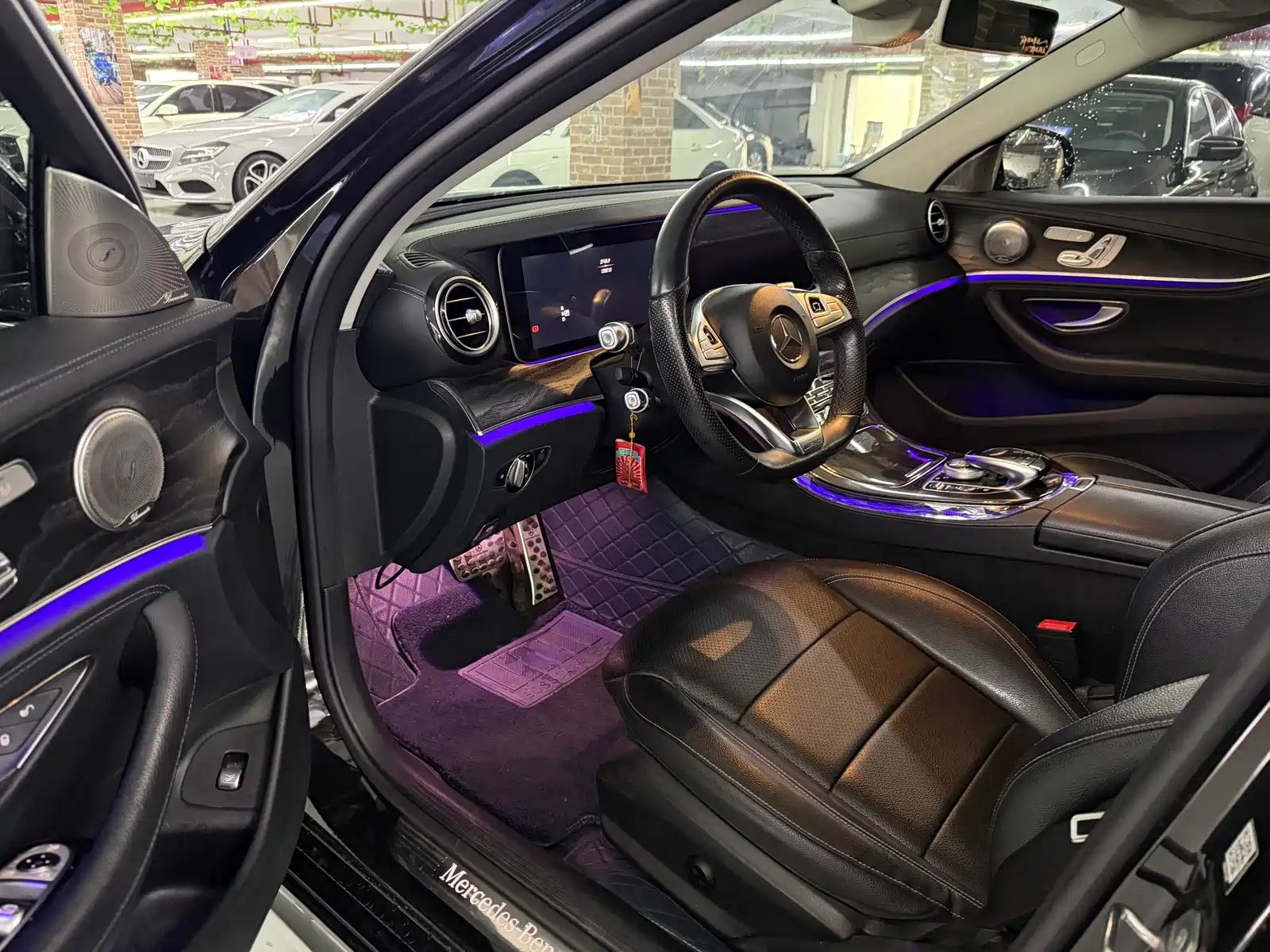 Фото 4 - Mercedes-Benz E-Class