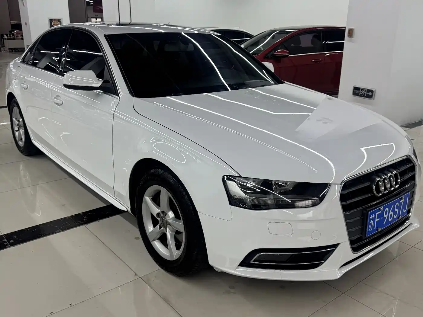 Audi A4L 2013 30 TFSI Automatic Comfort фото 3