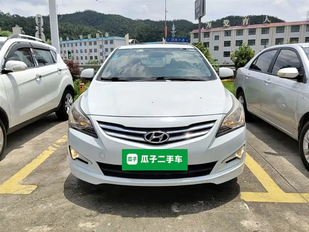 Hyundai Verna 2014 1.4L Manual Smart GLS фото 3