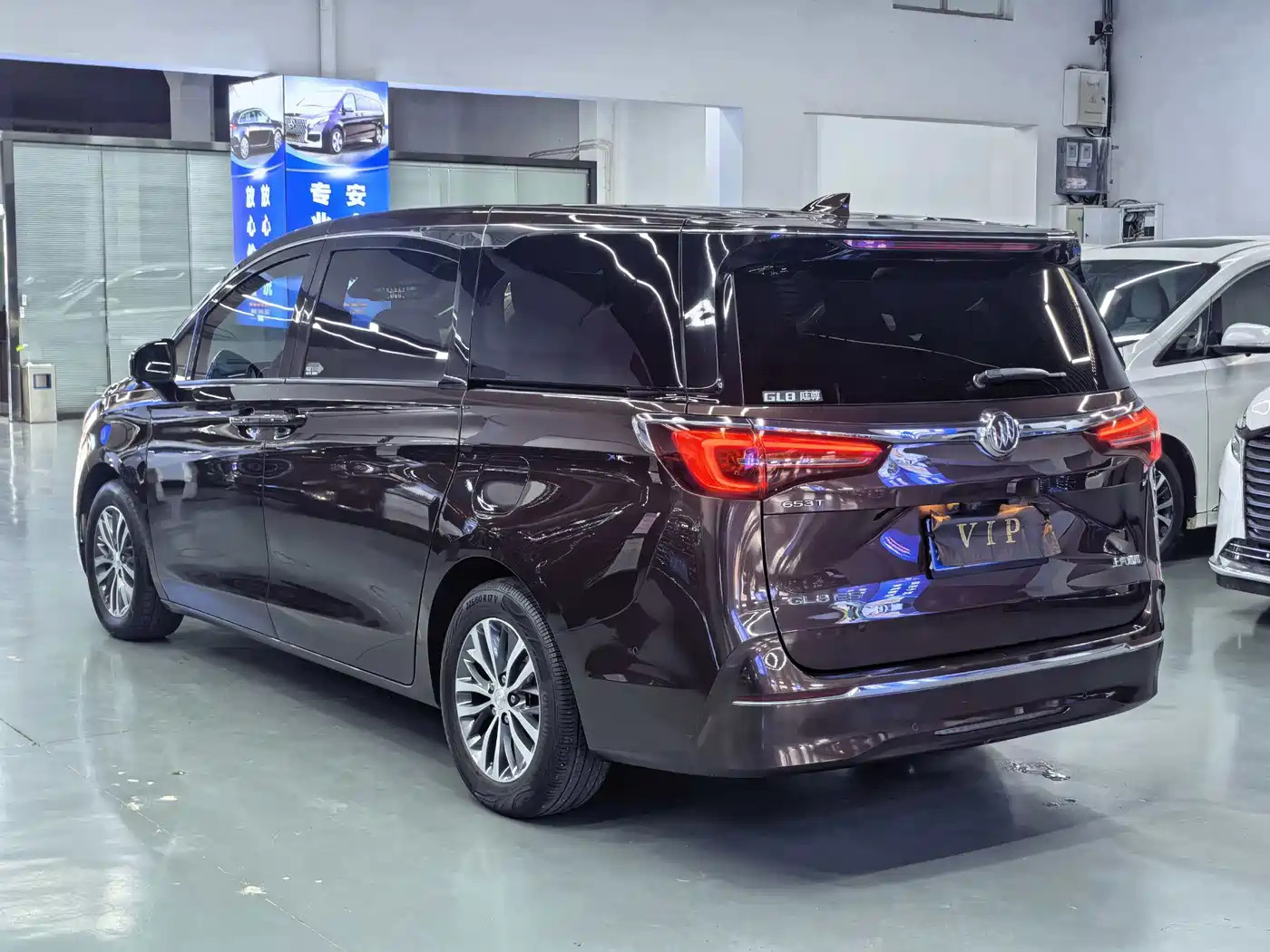 Buick GL8 2021 ES Landlord 653T Premium фото 18