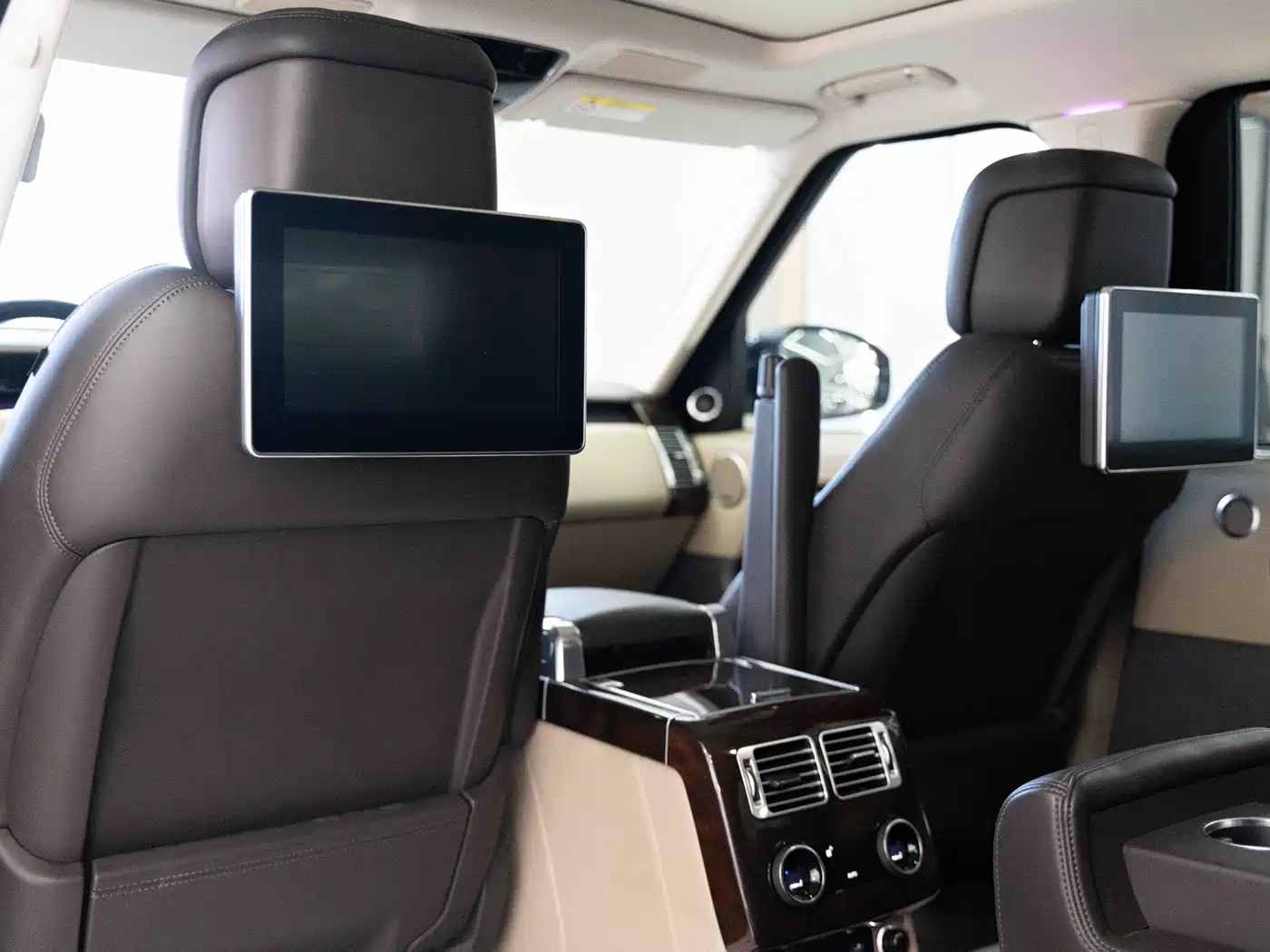 Land Rover Range Rover 2021 3.0 L6 Heritage Extended Classic Edition фото 12