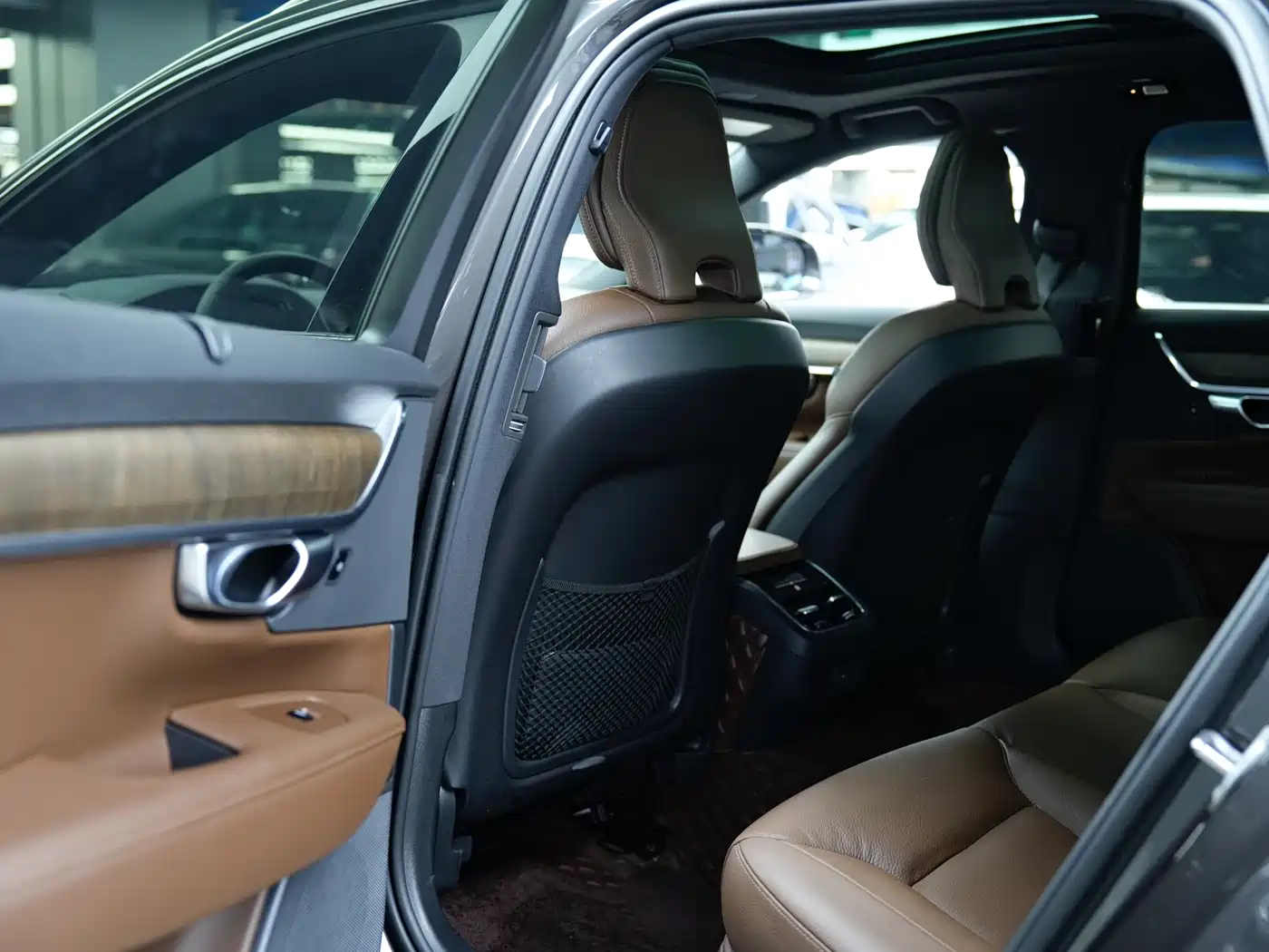 Volvo V90 2023 2024 Cross Country B5 AWD Wisdom Edition