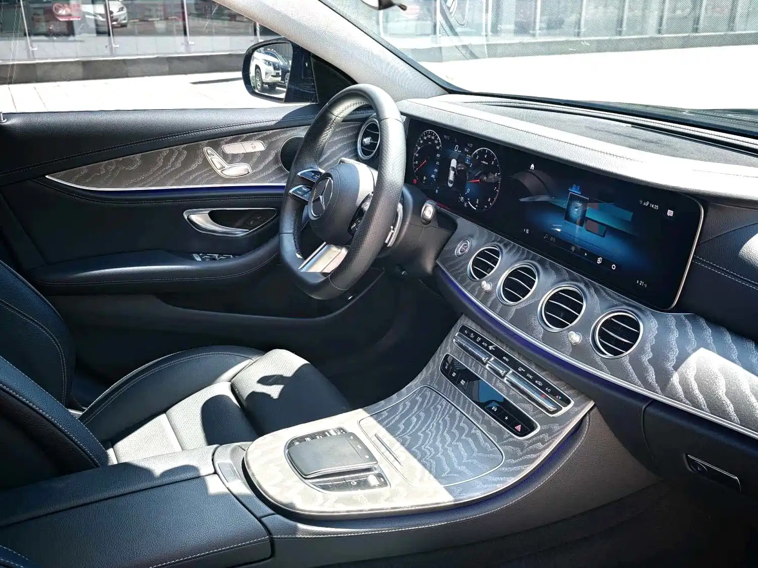 Фото 5 - Mercedes-Benz E-Class