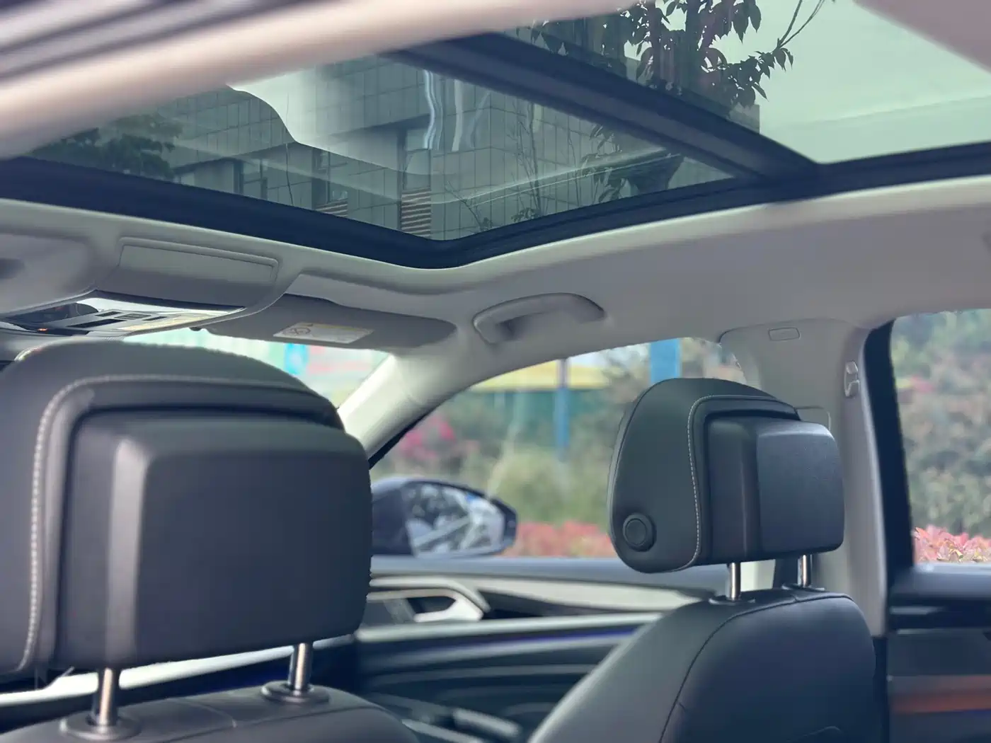 Volkswagen Passat 2024 380TSI Starlight Dragon Glory Edition фото 6