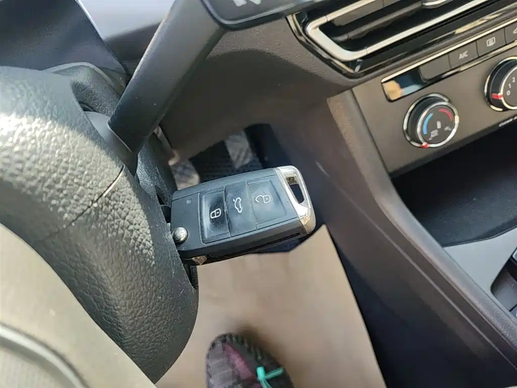 Volkswagen Lavida 2024 Model 1.5L Automatic Delight Edition фото 9