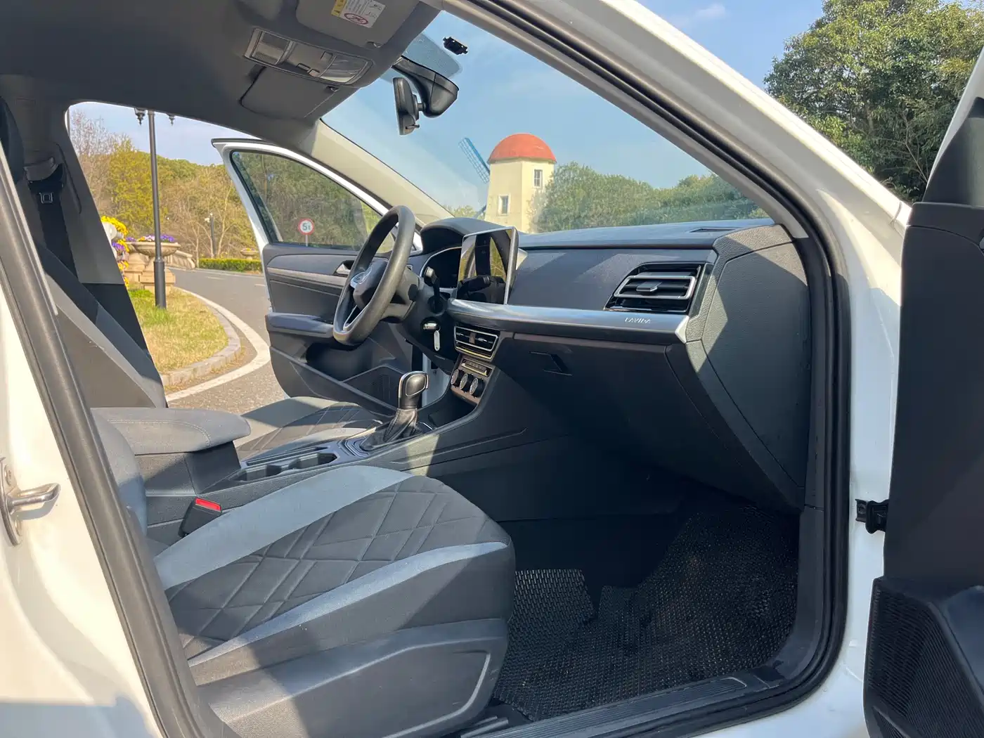 Volkswagen Lavida 2023 Facelift 1.5L Auto Comfort Edition фото 10
