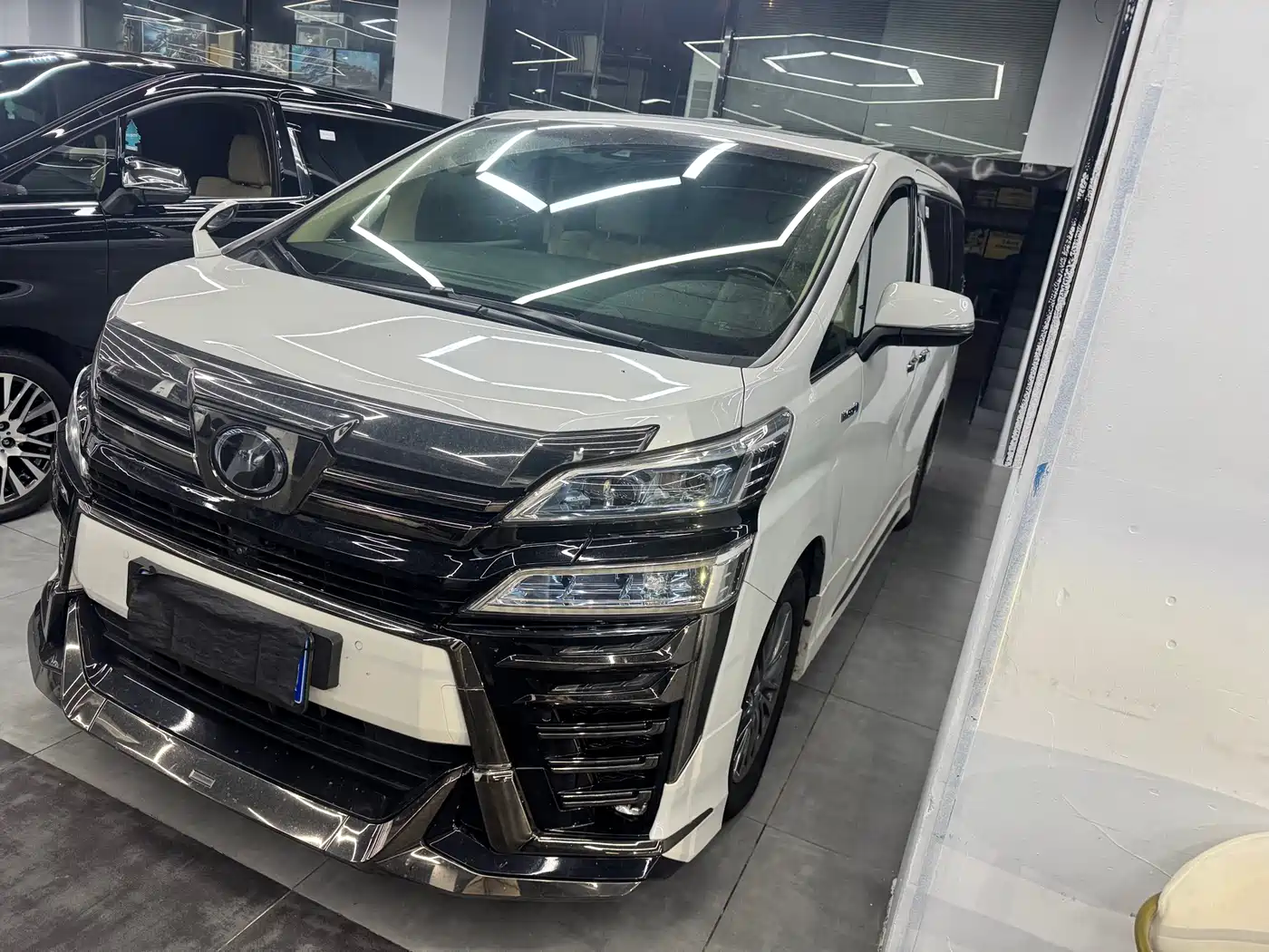 Toyota Vellfire 2021 Crown Hybrid 2.5L HV Premium Edition